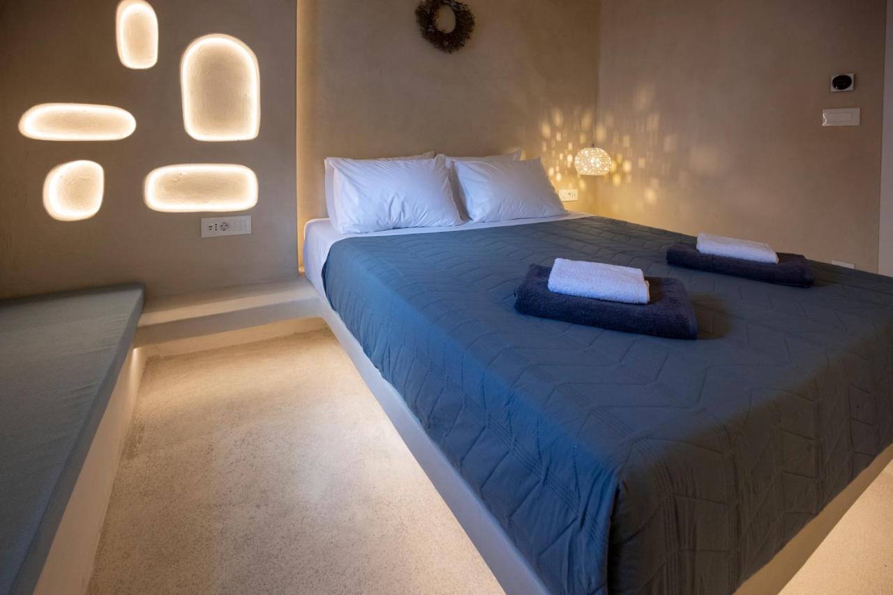Tholaki Luxury Kamari (Santorini)
